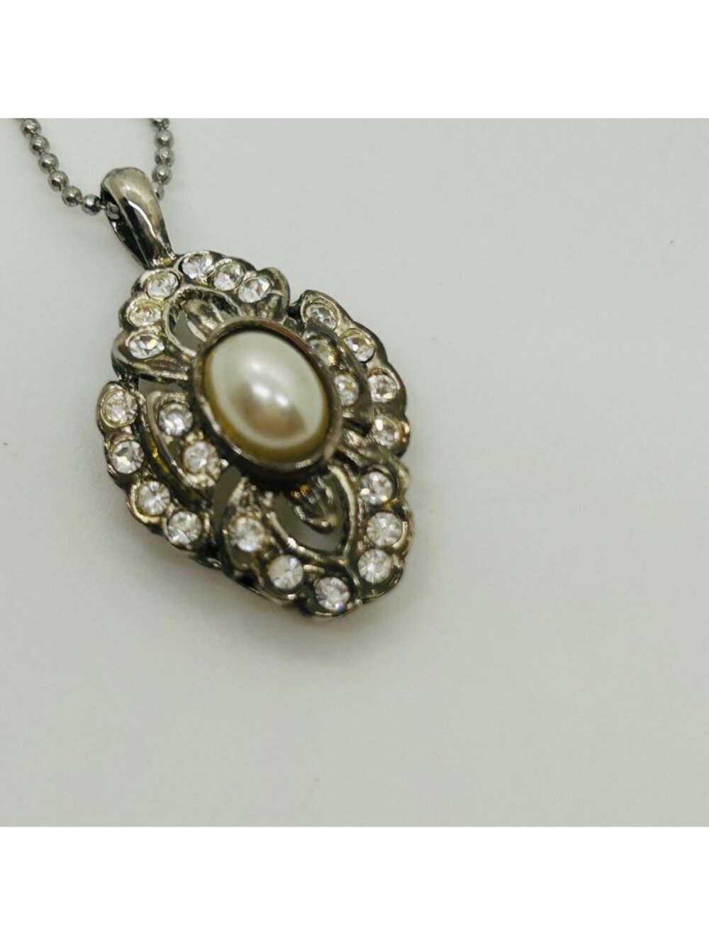 Faux Pearl Pendant Necklace Rhinestone Silver-Tone Chain Vintage Art Deco Style